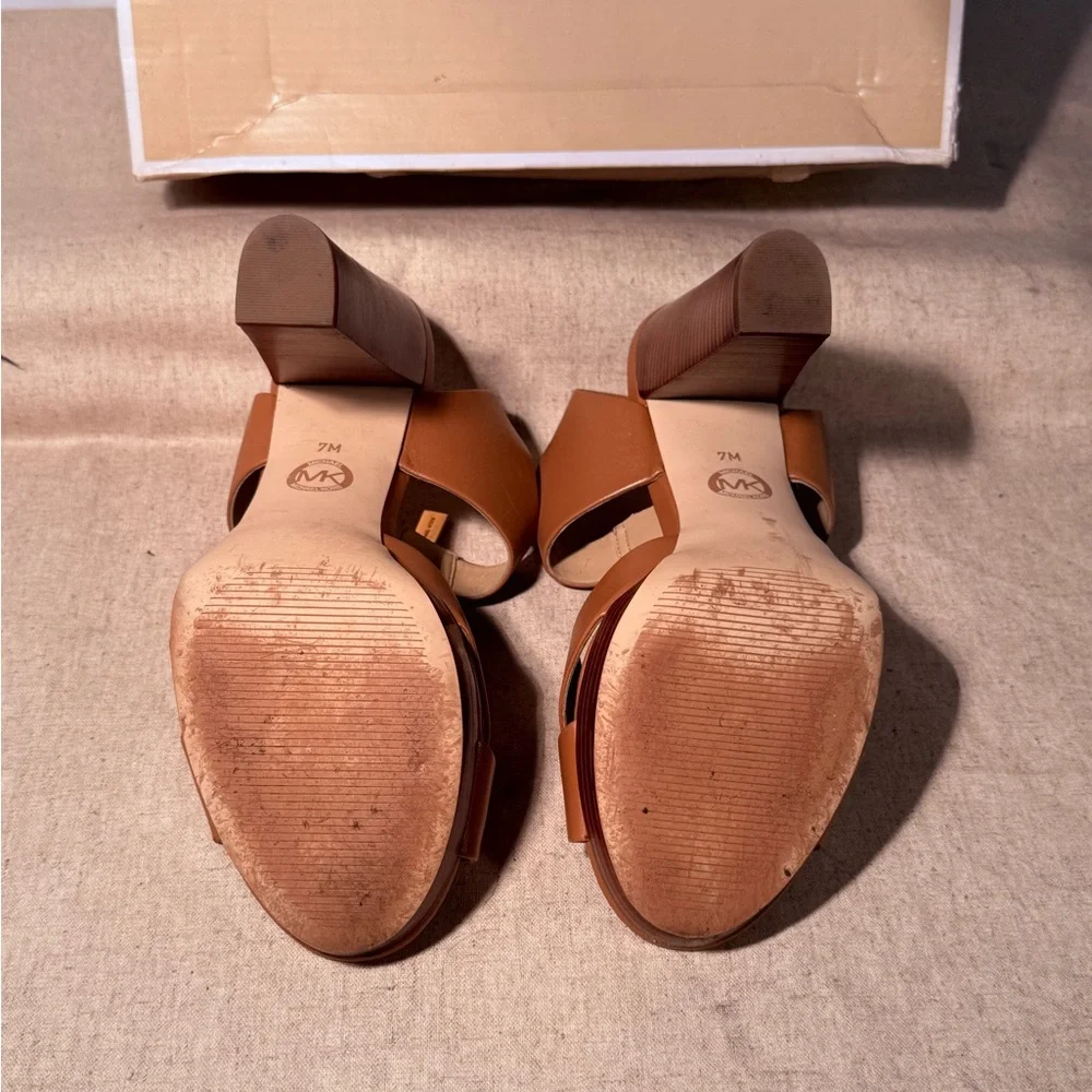 Michael Kors Tan Leather T-Strap Platform Heels Zip Front Size 7M - Picture 7 of 7